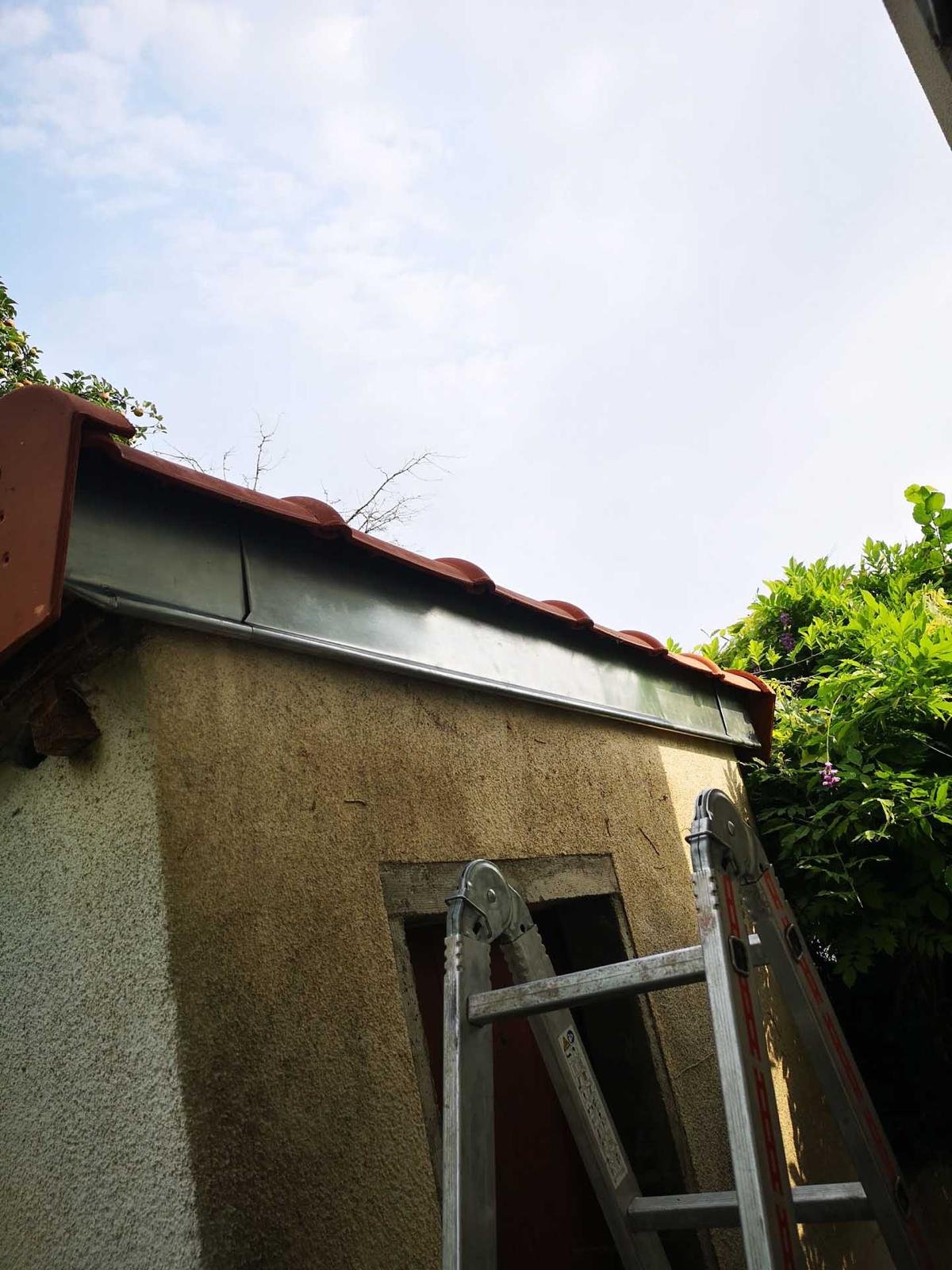 Pose de gouttières et travaux de zinguerie